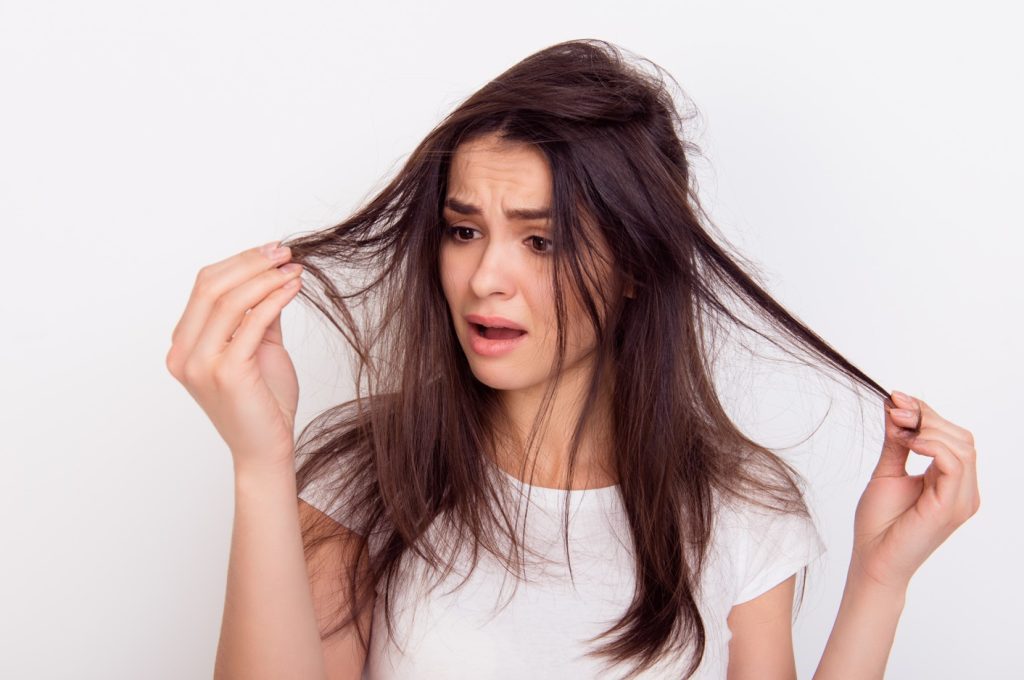 Penyebab Rambut Kering (dan Cara Mengatasinya)